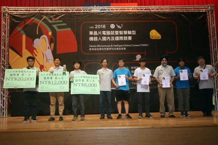 龍華科大校友獲得「古典電腦鼠走迷宮」國際賽第1、4名。