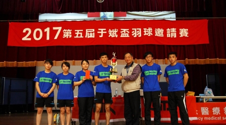圖為龍華科大學生羽球隊，榮獲2017于斌盃大專院校羽球邀請賽冠軍。