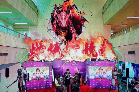 現場直播屏幕，由2名鎧甲武士及噴火巨龍的虛擬角色躍身舞台，「燃燒電競魂」震撼登場。