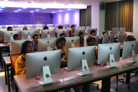 龍華科大斥資千萬打造Mac多媒體實驗室，是少數擁有教授iOS遊戲程式設計開發能力技職院校。