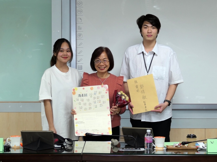 郭修敏副董事長鼓勵泰生努力學習專業知識及實作技能。