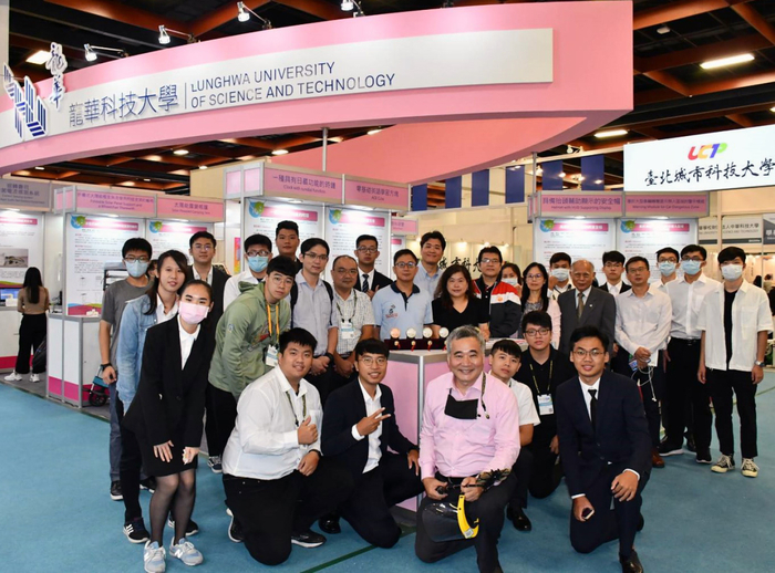 龍華科大團隊參加2020台灣創新技術博覽會，獲2金3銀1銅展現研發實力。